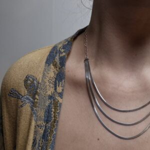 Silverhalsband med platta länkar i tre längder