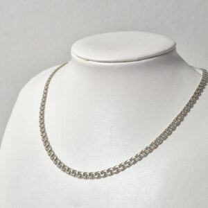 Vintagehalsband, doserad bismarck i silver.